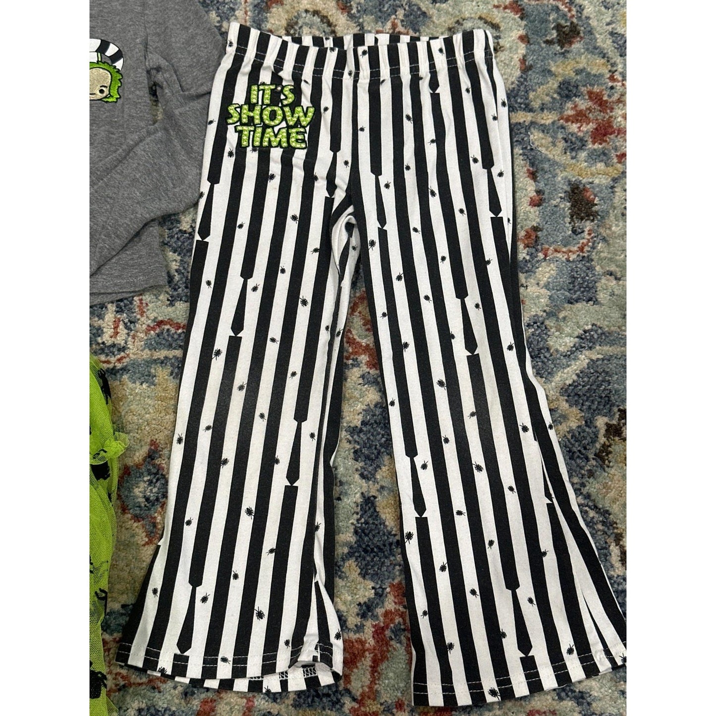 Beetlejuice 3pc Outfit Set Girls 4T Gray Green Striped Tutu Flare Pants GUC2