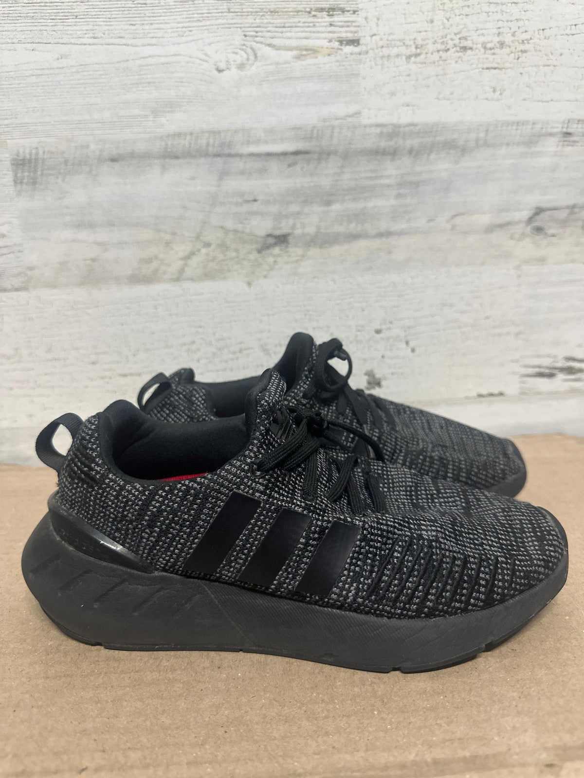 Adidas Boys Size 4 Black  Athletic Sneakers with Removable Orthotic Insoles GUC0