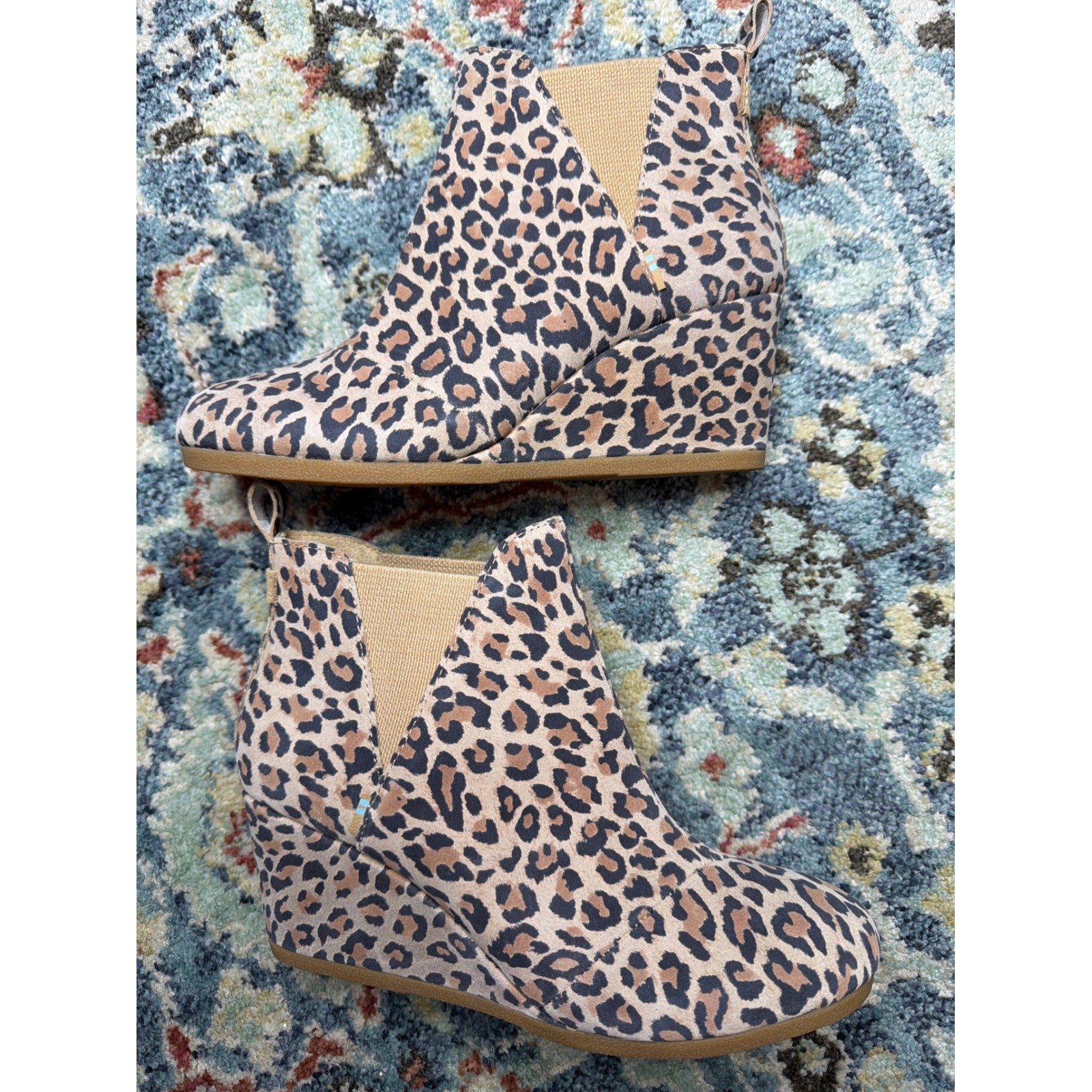Toms Kelsey Wedge Booties Women 9 Leopard Print Animal Suede Ankle Boots EUC0
