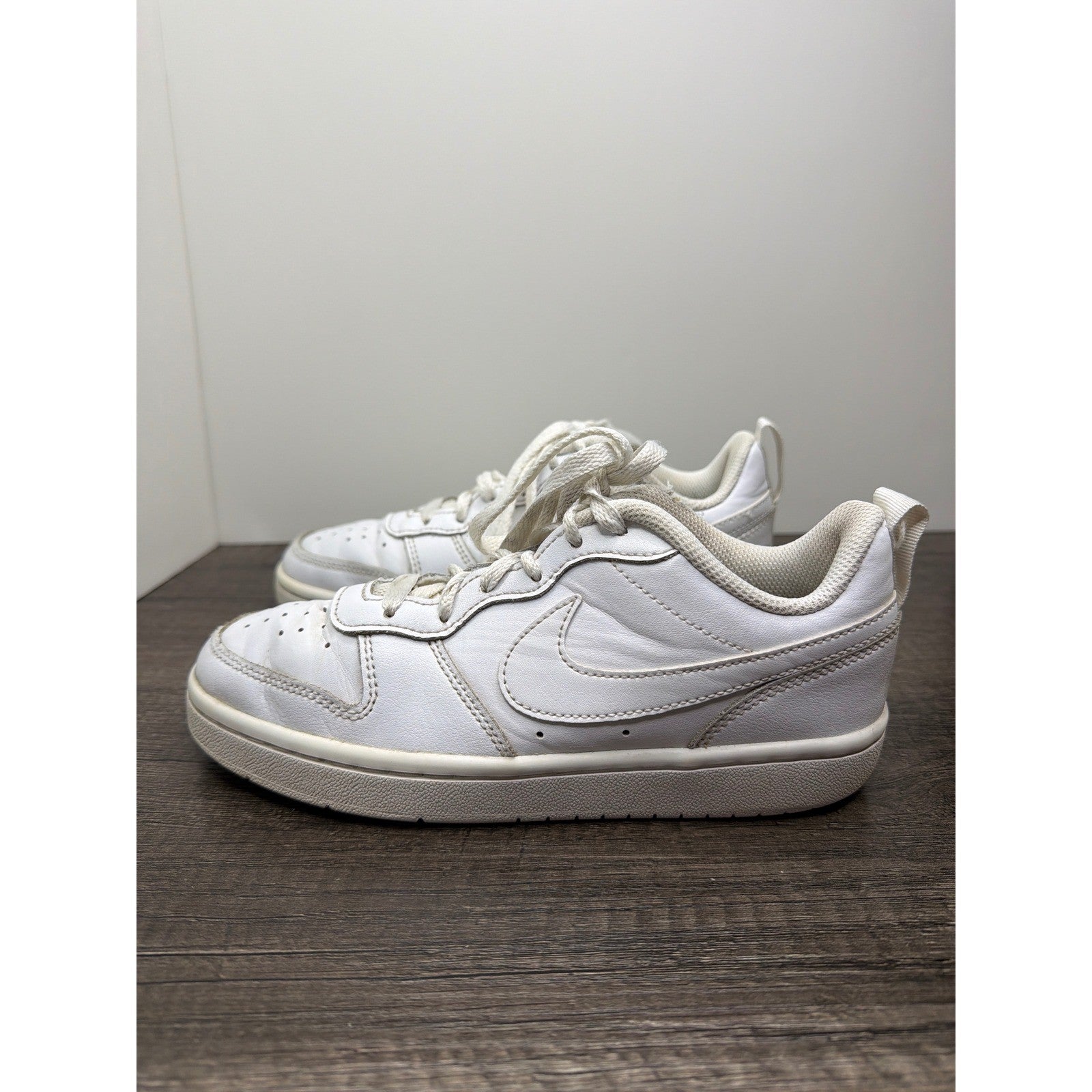 Nike Court Borough Low 2 Boys 3.5Y White Leather Sneaker Sporty *Flawed2