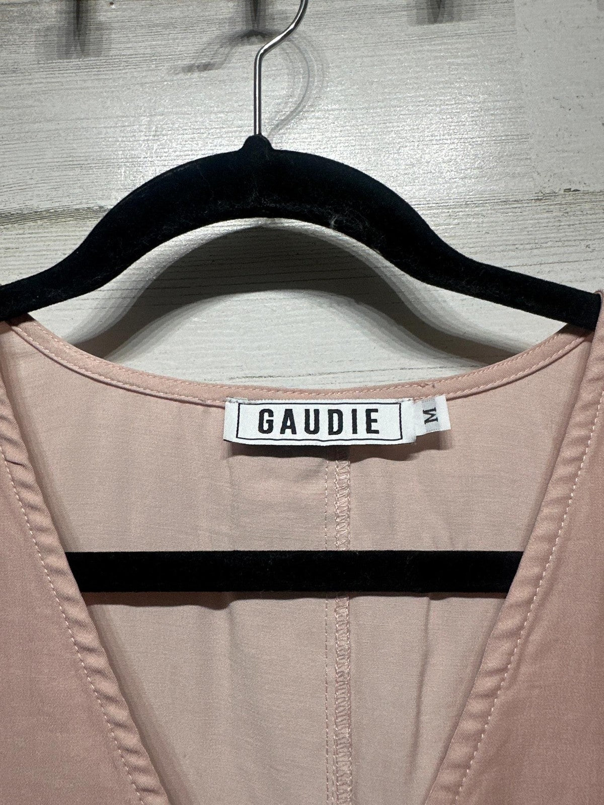 Gaudie V-Neck Blouse Women Size M Pink Button Back Short Sleeve EUC1
