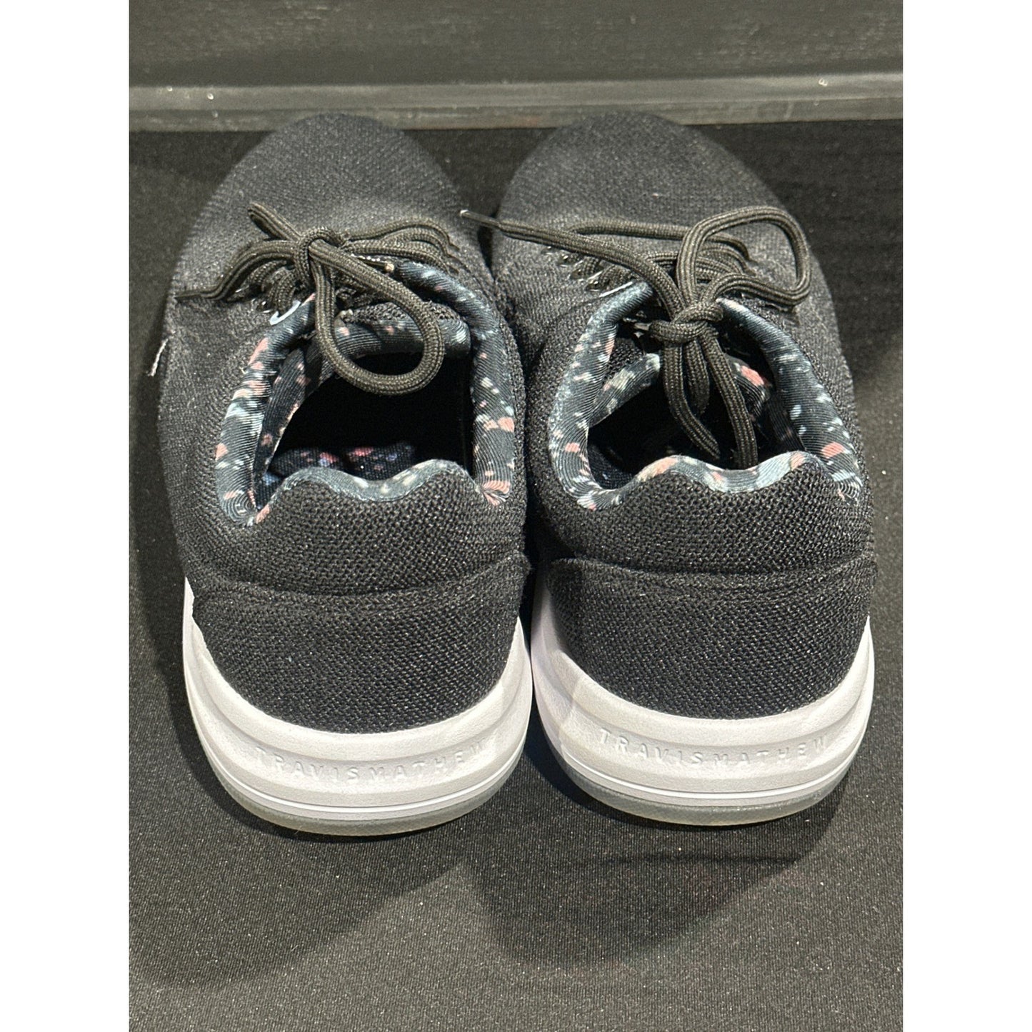 TravisMathew The Daily Sneakers Men 8 Black Mesh Paint Splatter GUC 1MAB4323