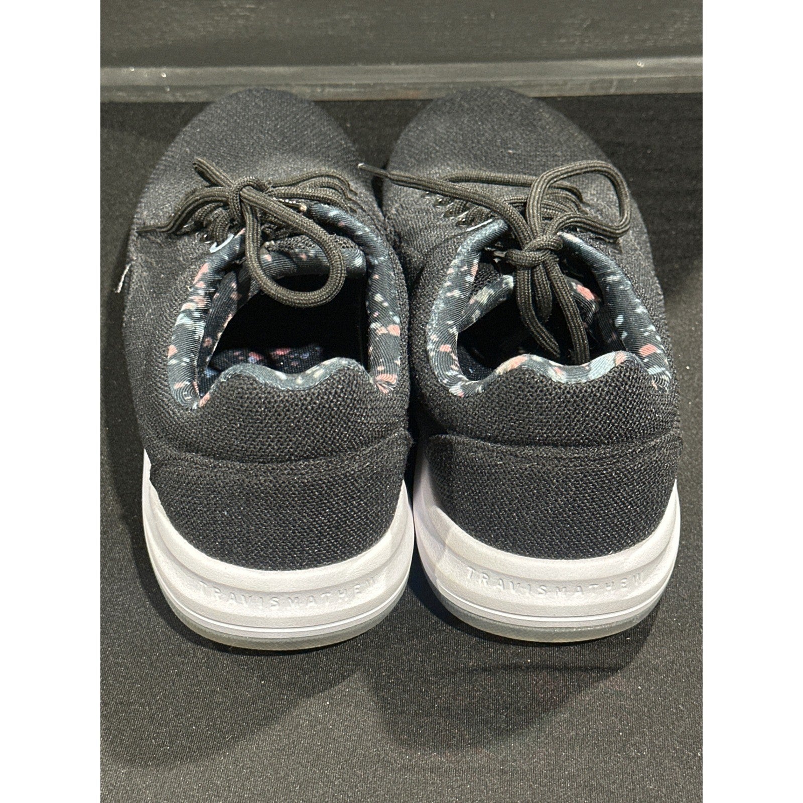 TravisMathew The Daily Sneakers Men 8 Black Mesh Paint Splatter GUC 1MAB4323