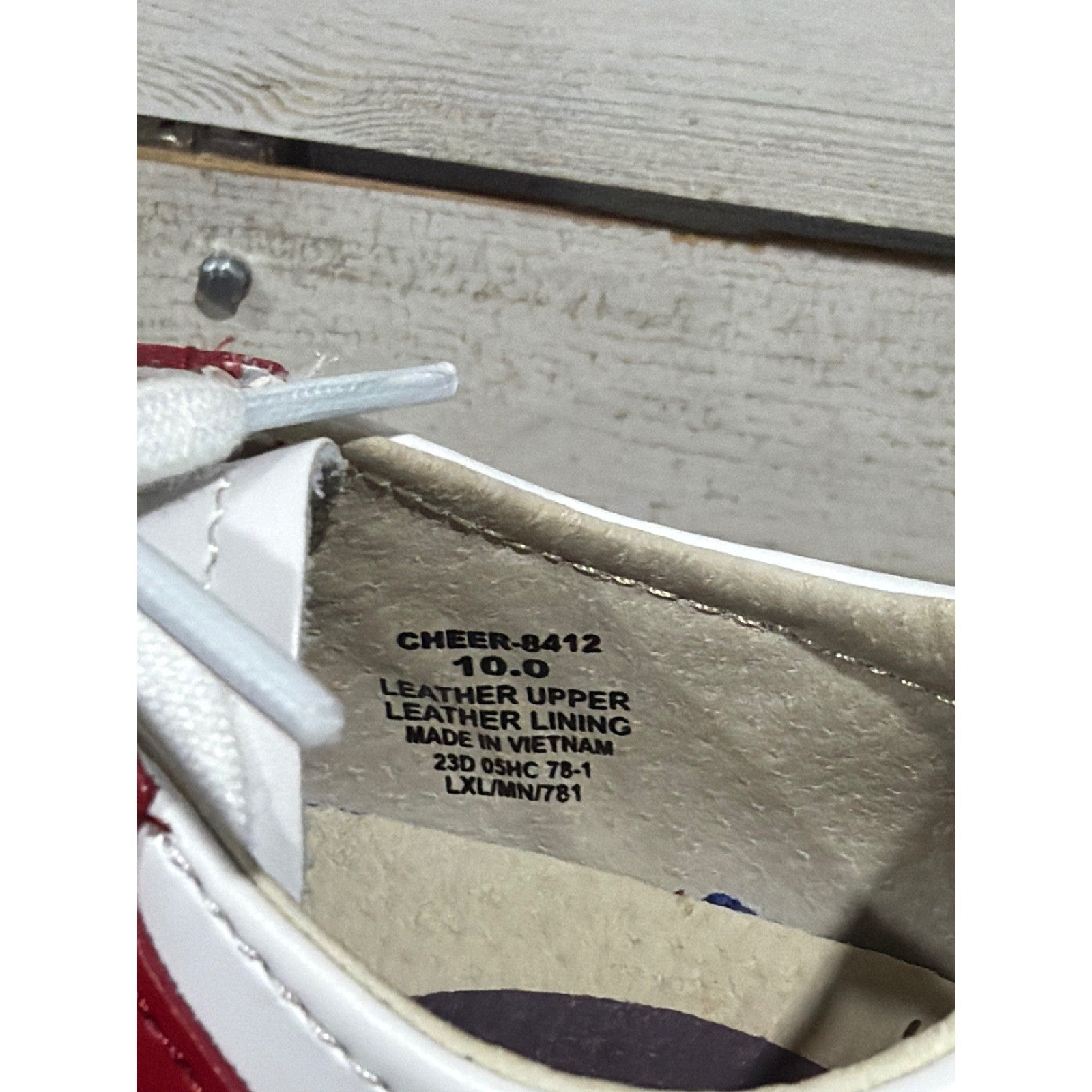 Footmates Cheer Saddle Shoes Girls 10 Wide White Red Leather Classic Retro EUC4