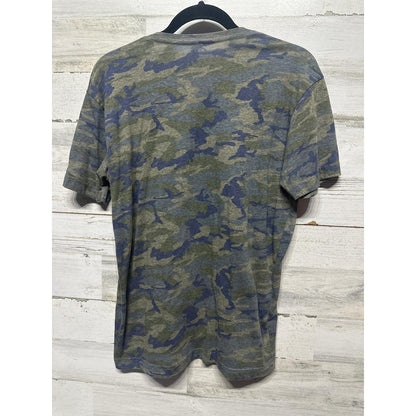 Graphic Tee Women Medium Green Camo Merry Christmas2