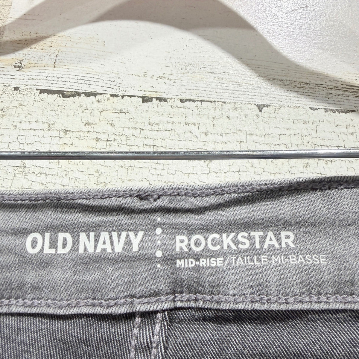 Old Navy Rockstar Skinny Jeans Women 2 Gray Raw Hem Pants1
