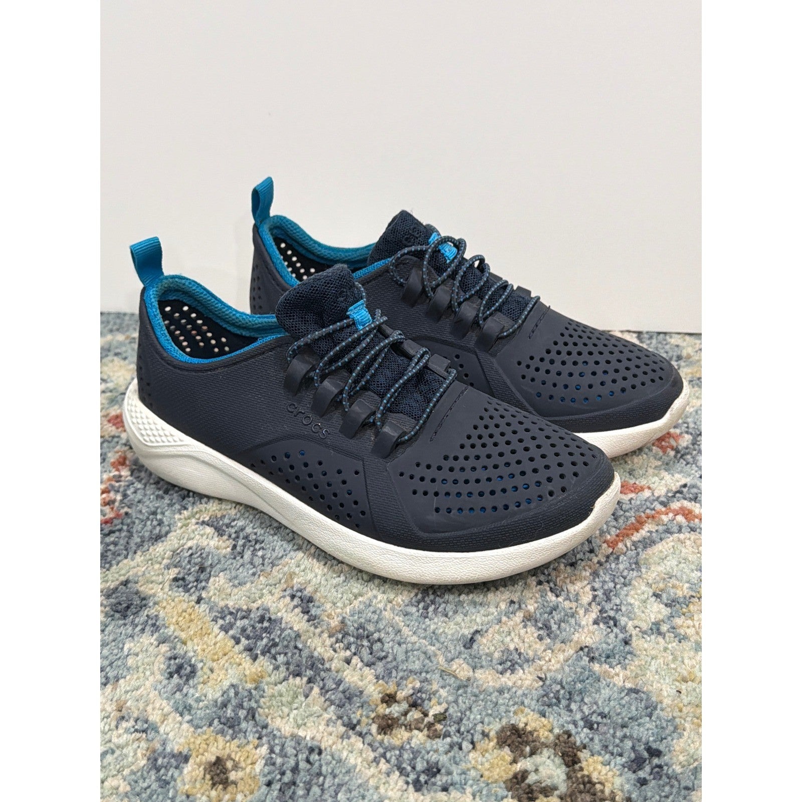 Crocs LiteRide Pacer Sneaker Boys J1 Navy Blue Perforated Sporty0