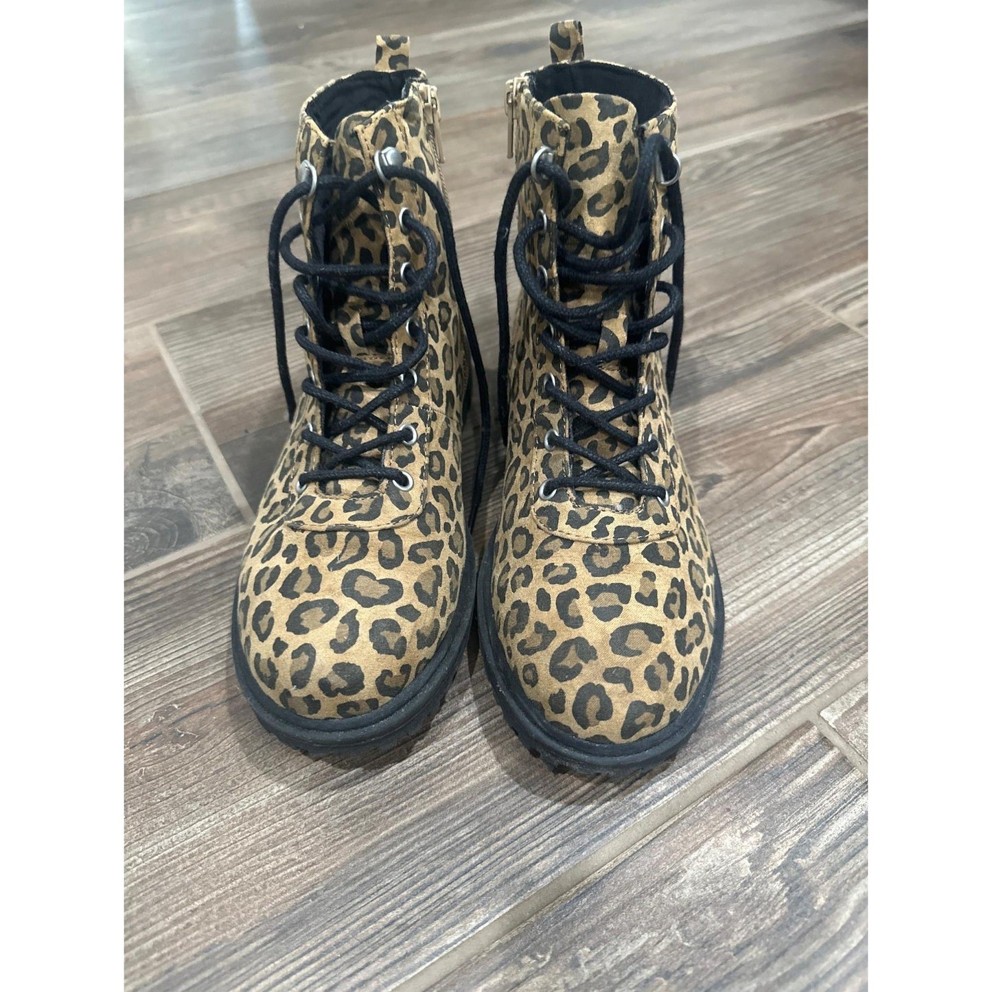 Old Navy Combat Boots Girls Size 5 Youth Leopard Print Lace Up Side Zip EUC2