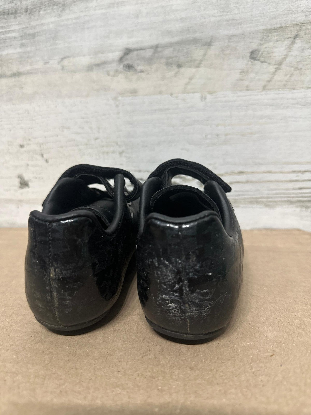 Brava Soccer Cleats Kids Size 9 Black Hook Loop Strap Athletic Shoes GUC3