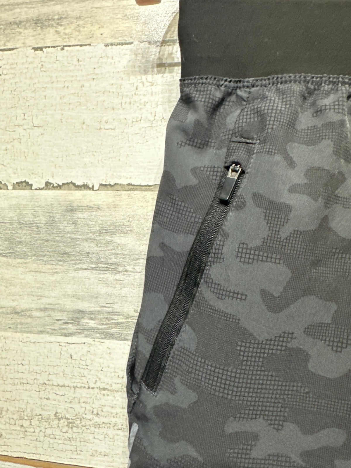 Asics Athletic Shorts Men Small Black Camo Zipper Pocket Performance EUC3