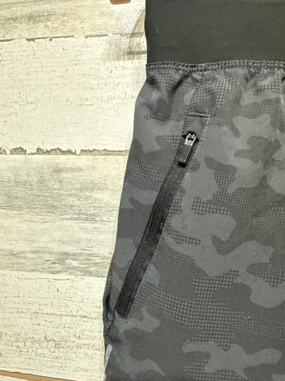 Asics Athletic Shorts Men Small Black Camo Zipper Pocket Performance EUC3