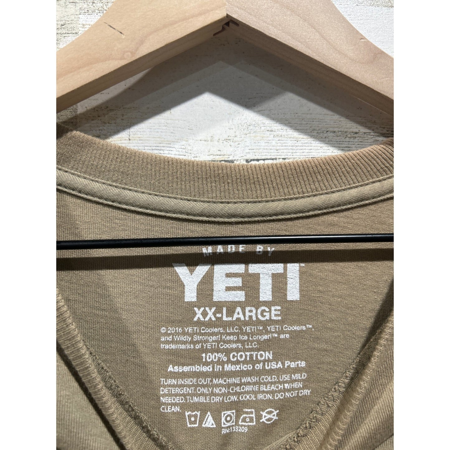 Yeti Long Sleeve T-Shirt Men XXL Tan Camo Logo Gorpcore *Flawed*1