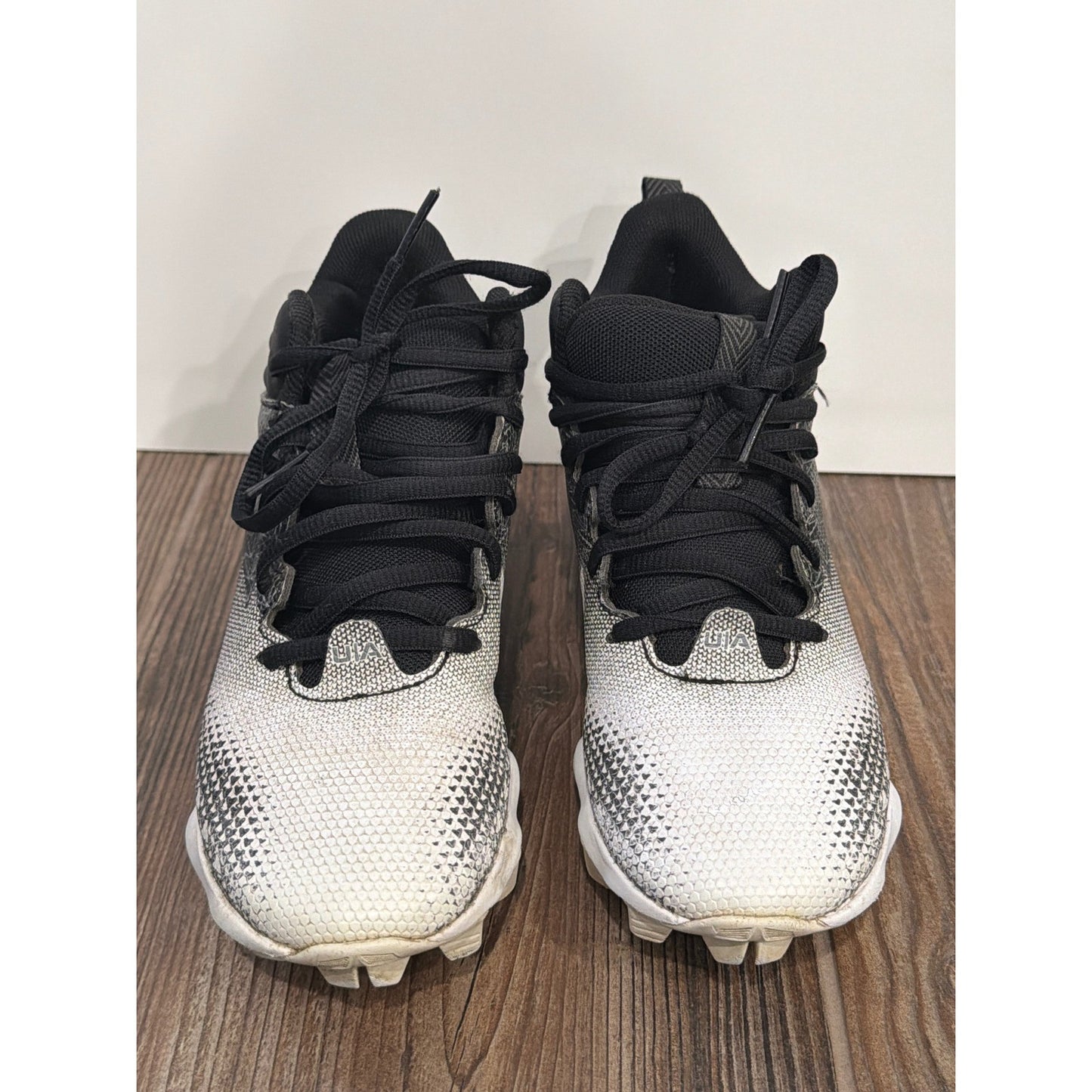 Under Armour Spotlight Cleats Boys 1Y Black White Football Mid Top2