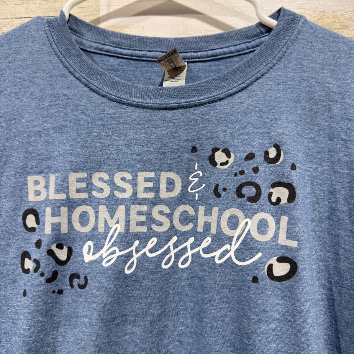 Gildan Graphic Tee Women Large Blue Blessed Homeschool Obsessed Momcore *Flawed1