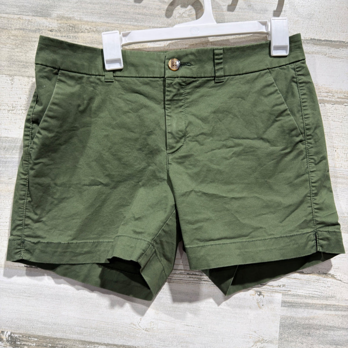Old Navy Everyday Short Women Size 8 Green Mid Rise Chino EUC0