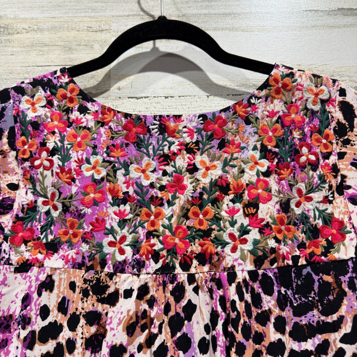 Savanna Jane Embroidered Blouse Women M Purple Leopard Rayon Boho EUC5