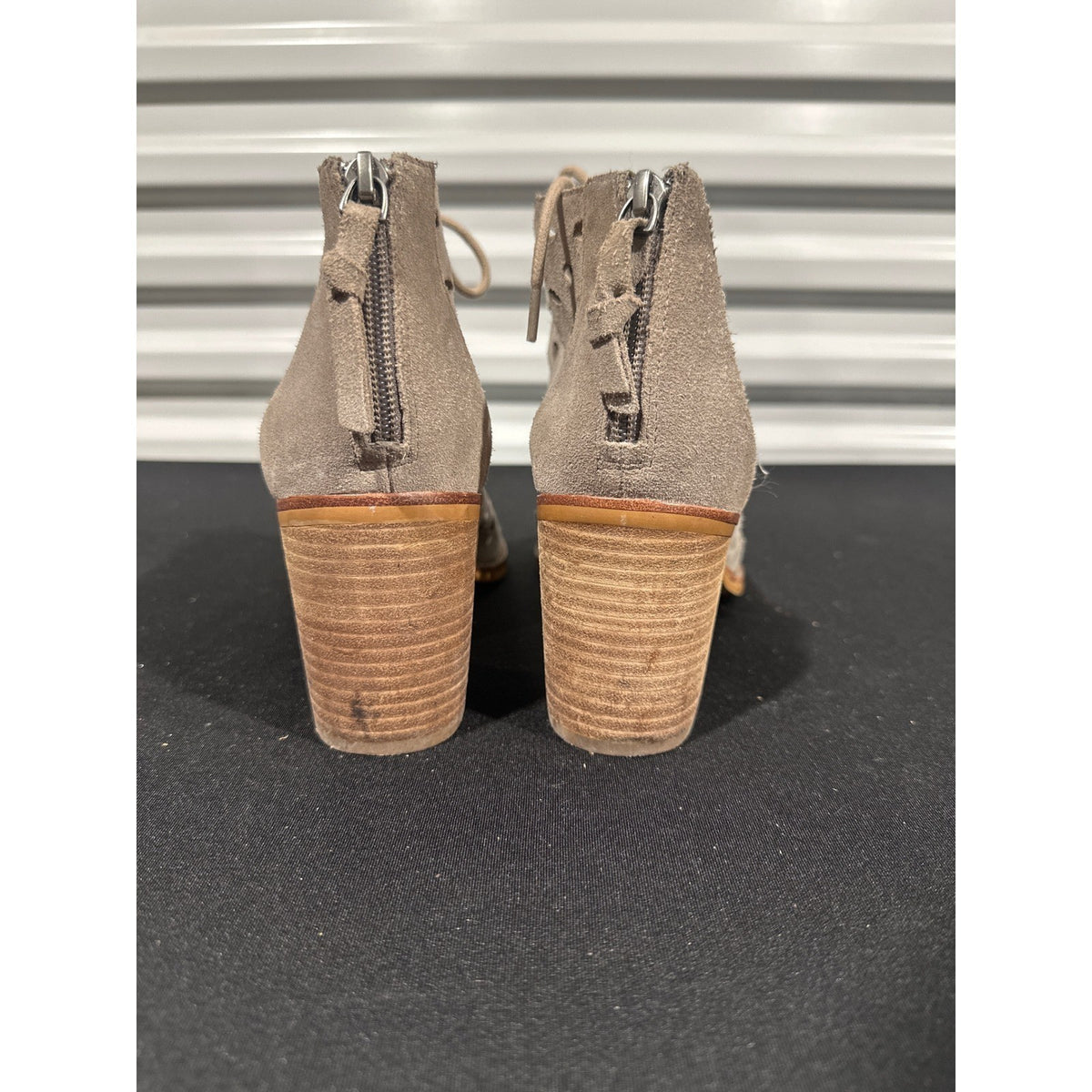 Gianni Bini Peep Toe Booties Women 9 Taupe Suede Laser Cut Lace Up EUC3
