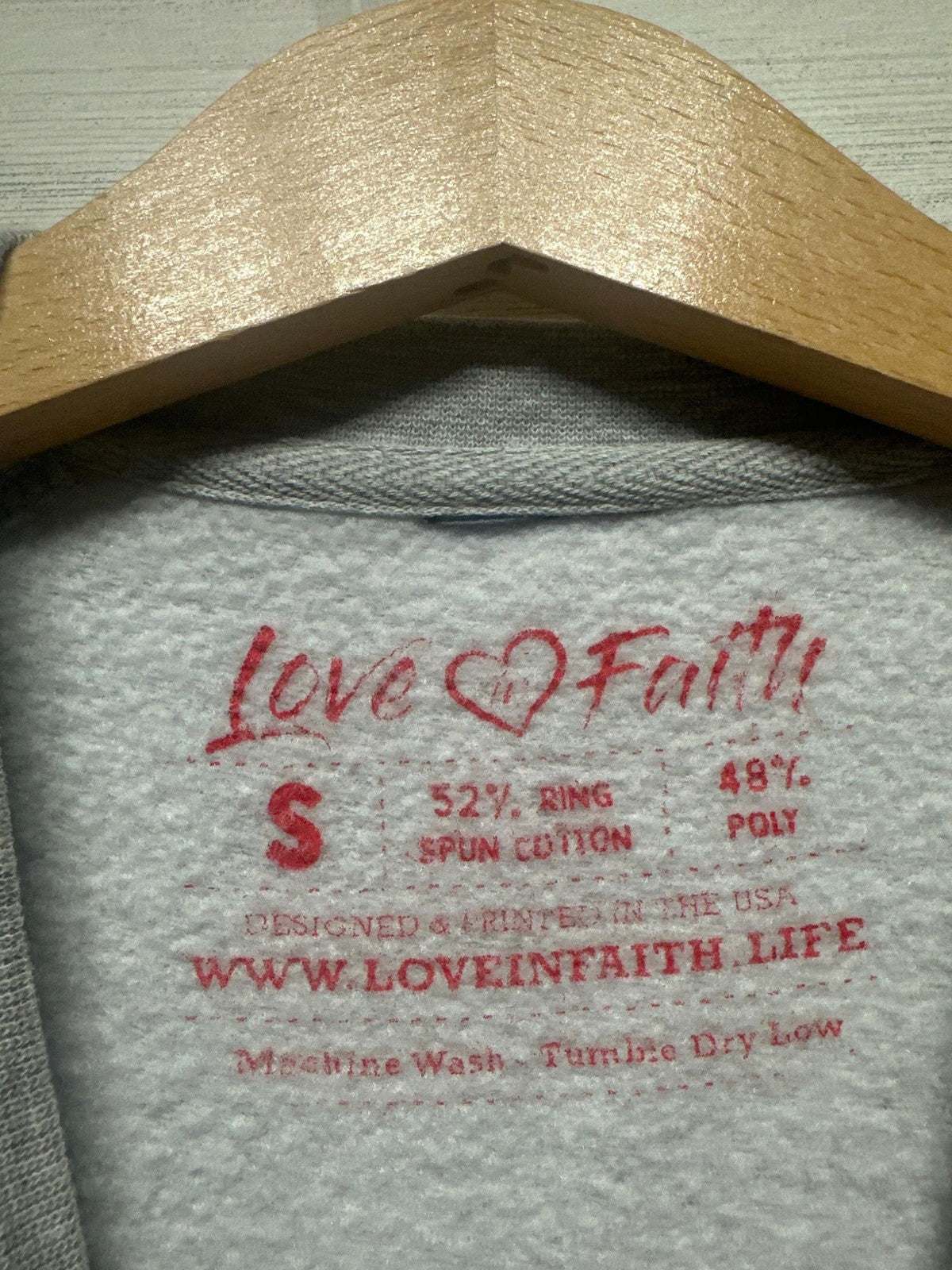 Love in Faith Sweatshirt Women Small Gray Christmas Graphic Raglan EUC2