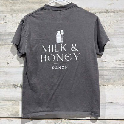 Gildan Milk & Honey Ranch Highland Calf T-Shirt Women S Gray Cotton Modern EUC6