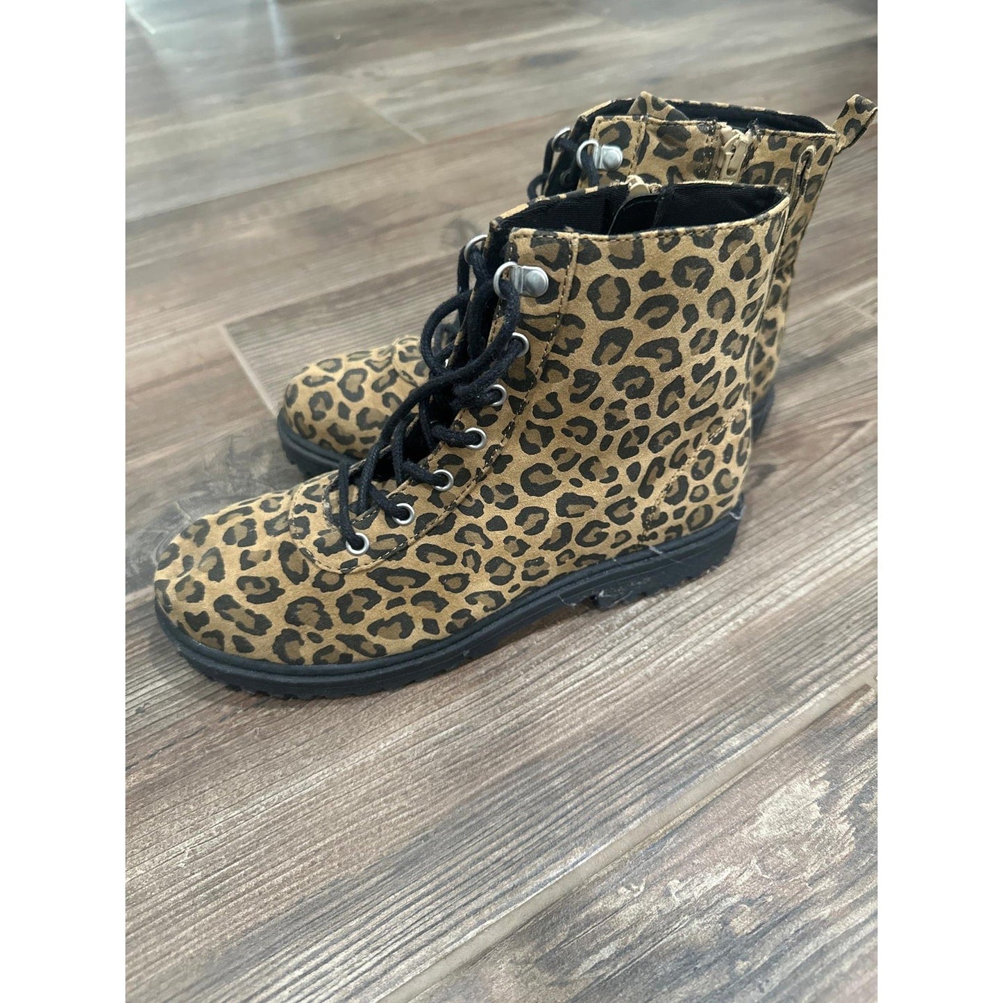 Old Navy Combat Boots Girls Size 5 Youth Leopard Print Lace Up Side Zip EUC1