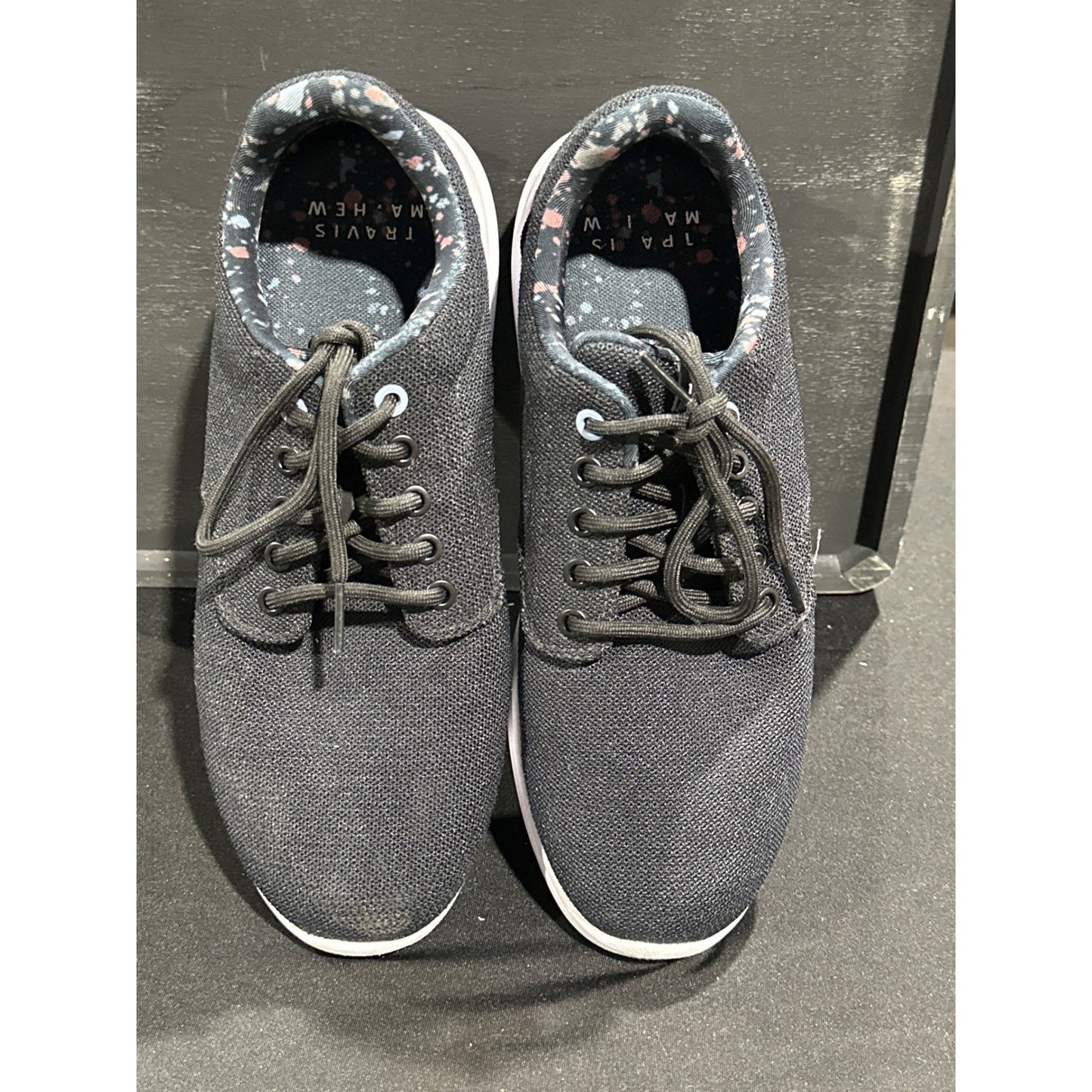 TravisMathew The Daily Sneakers Men 8 Black Mesh Paint Splatter GUC 1MAB4322