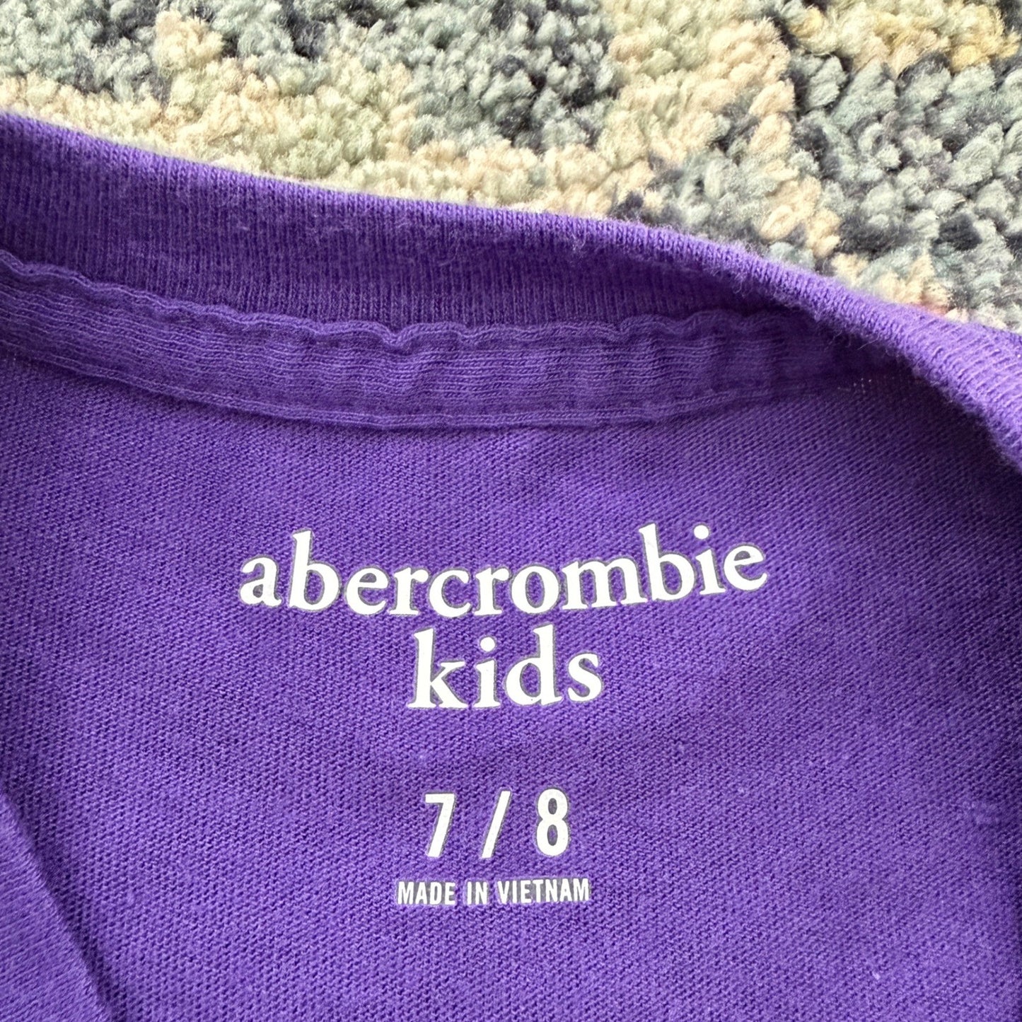 Abercrombie Kids T-Shirt Boys 7/8 Purple Logo Embroidered Preppy EUC2