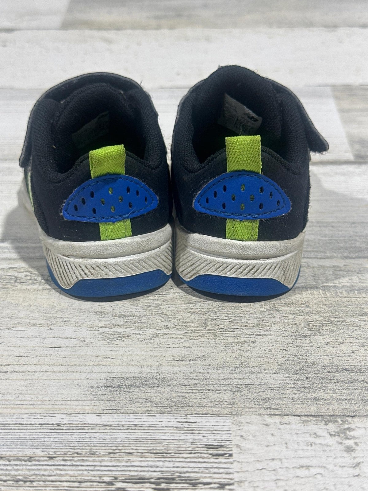 New Balance 545 Running Shoes Boys 5.5 Wide Black Neon Green GUC2