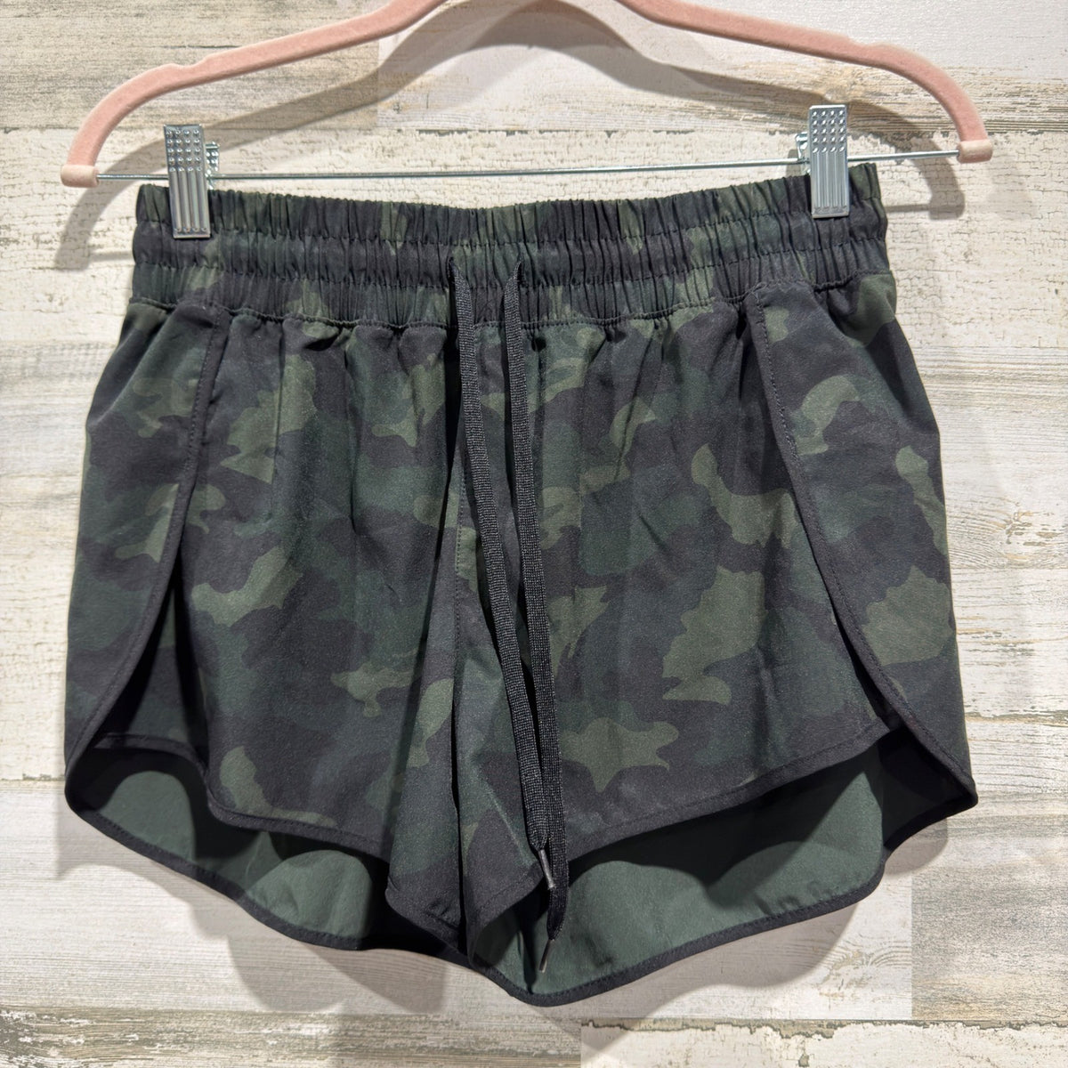 90 Degree Running Shorts Womens Small Green Camo Tulip Hem Active EUC0