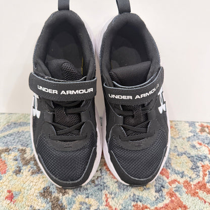 Under Armour Kids Size 1 Youth Black White Running Shoes Sport GUC6