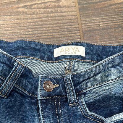 Ariya Distressed Denim Shorts Women Size 3/26 Dark Blue Raw Hem Cut Off EUC2