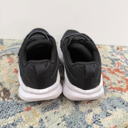 Under Armour Kids Size 1 Youth Black White Running Shoes Sport GUC3