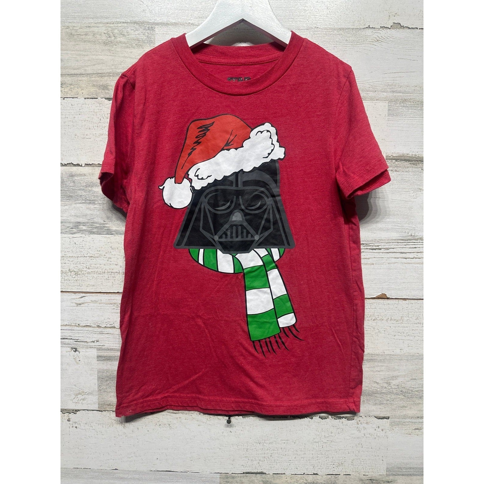 Star Wars T-Shirt Boys Medium Red Darth Vader Santa Hat Christmas EUC0