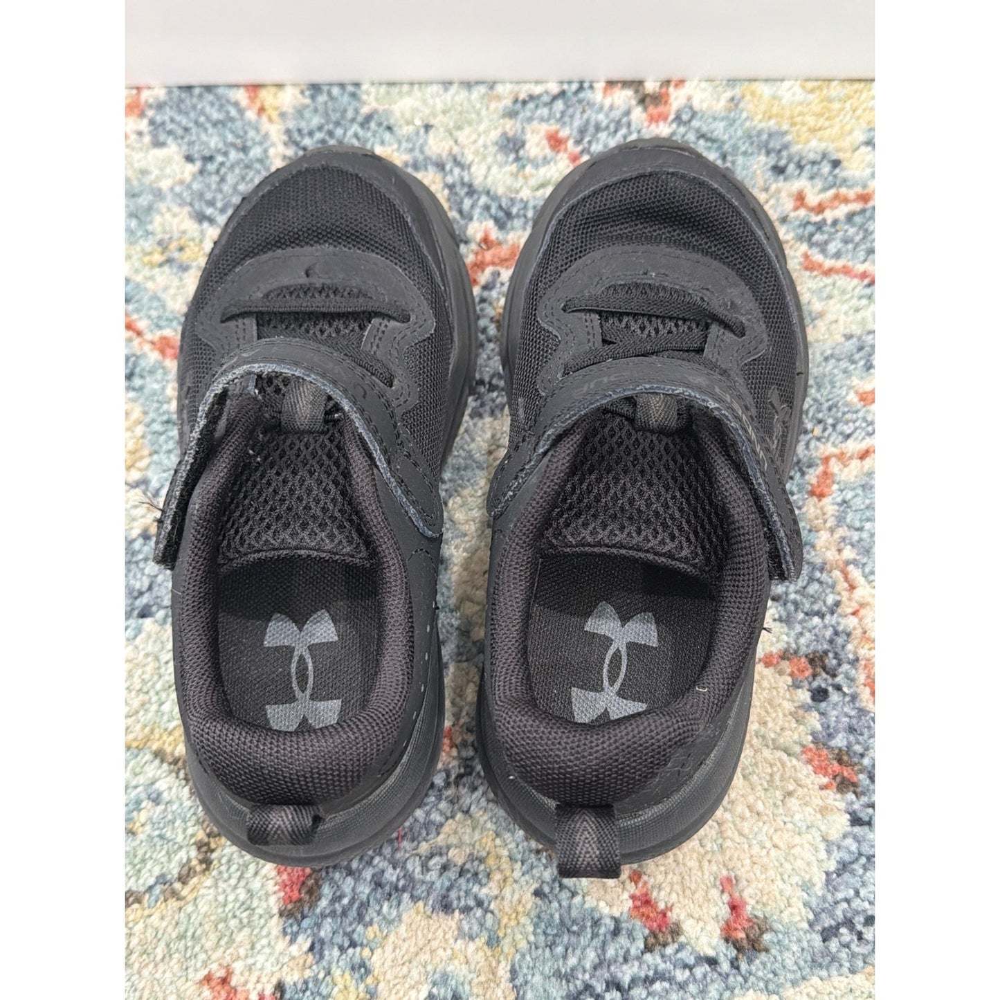 Under Armour Nike Sneakers Boys 10 Black Red Athletic Running Shoes11