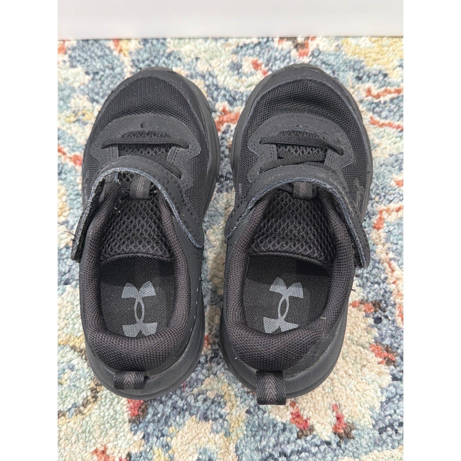 Under Armour Nike Sneakers Boys 10 Black Red Athletic Running Shoes11