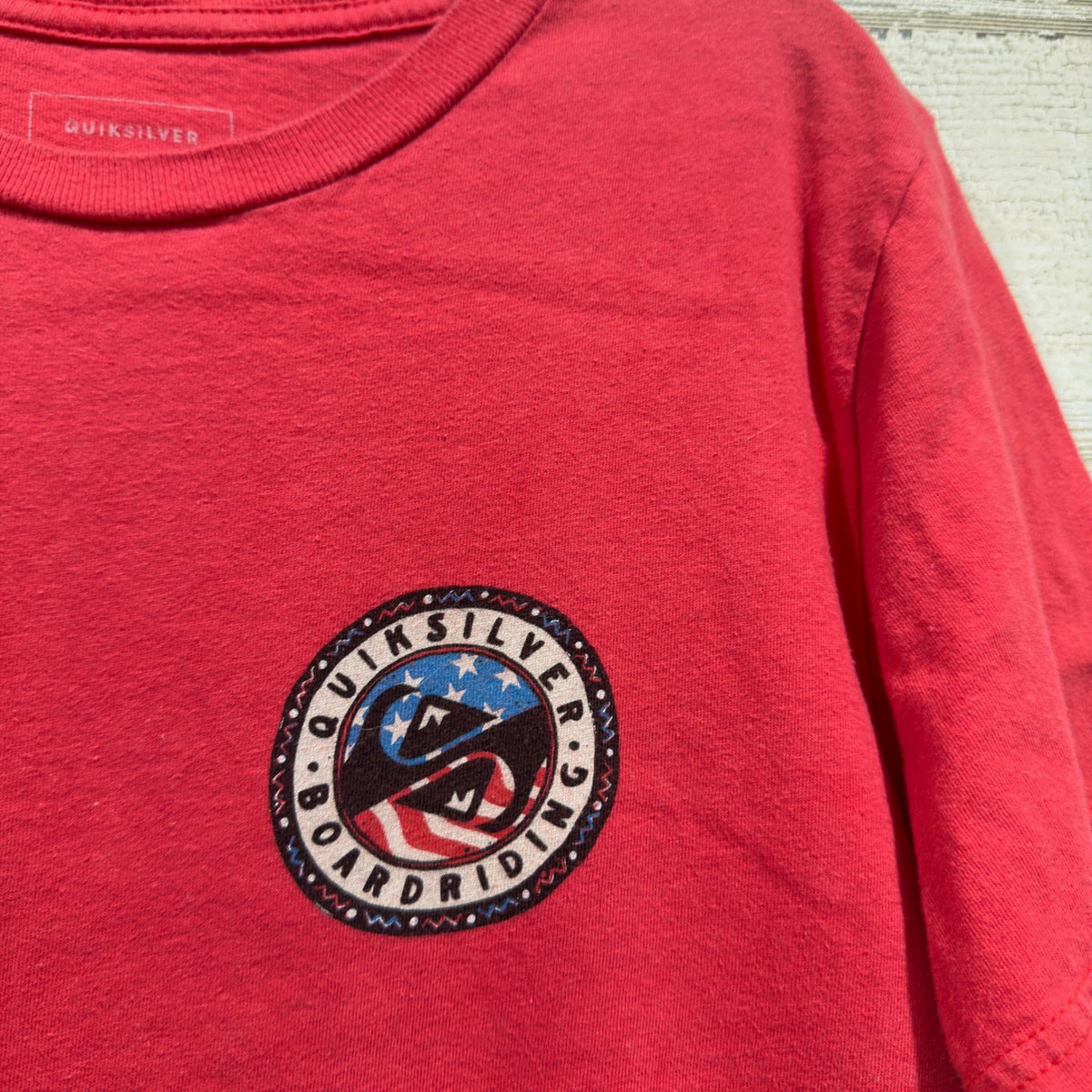 Quiksilver T-Shirt Boys L Red Graphic Boardriding Surf Casual1