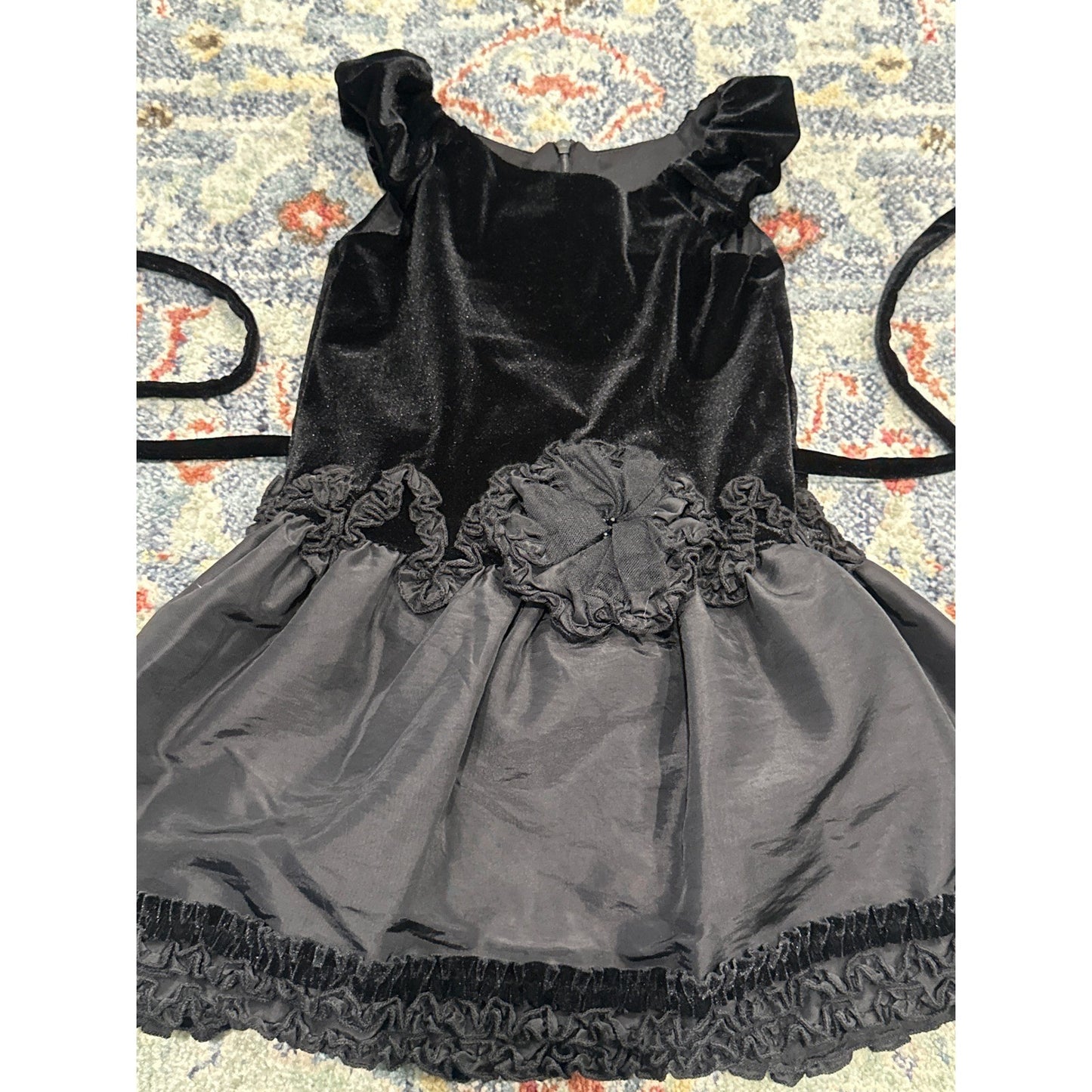 Isobella & Chloe Dress Girls 2T Black Velvet Taffeta Rosette Ruffle EUC2