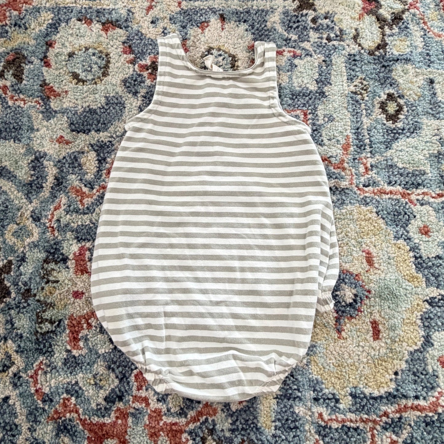 Quincy Mae Romper Baby 0-3M Gray White Striped Organic Cotton Minimalist *Flawed3