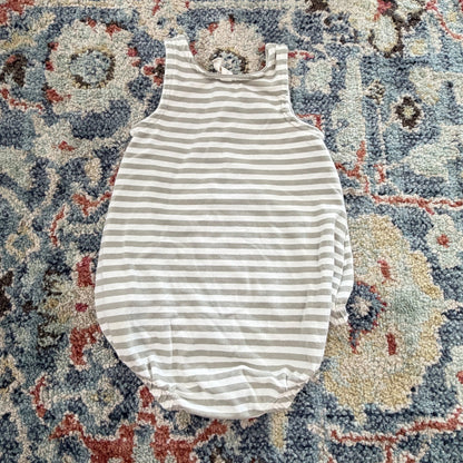 Quincy Mae Romper Baby 0-3M Gray White Striped Organic Cotton Minimalist *Flawed3