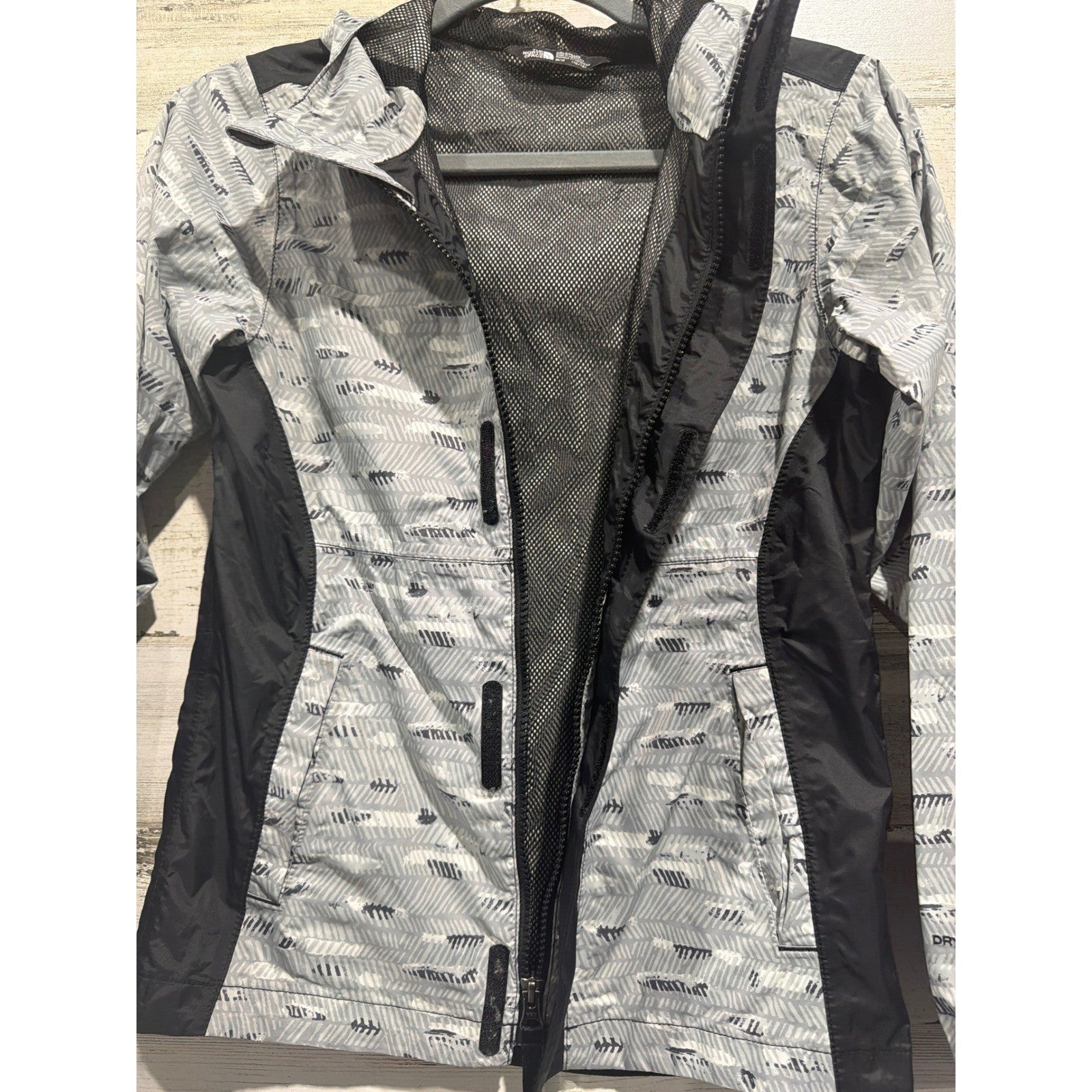 The North Face Rain Jacket Girls M 10/12 Grey Geometric DryVent Gorpcore EUC4