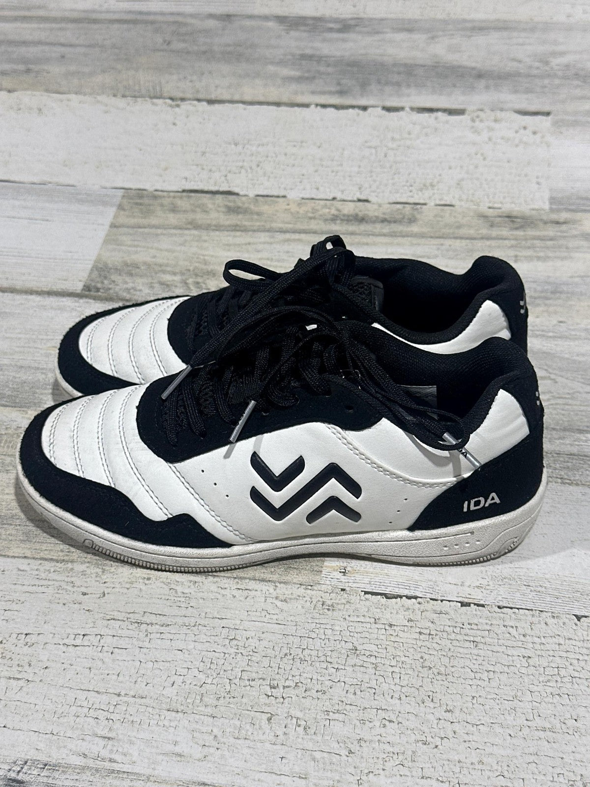 IDA Sports Futsal Shoes Women Size 6 Black White Indoor Soccer Sneakers GUC1