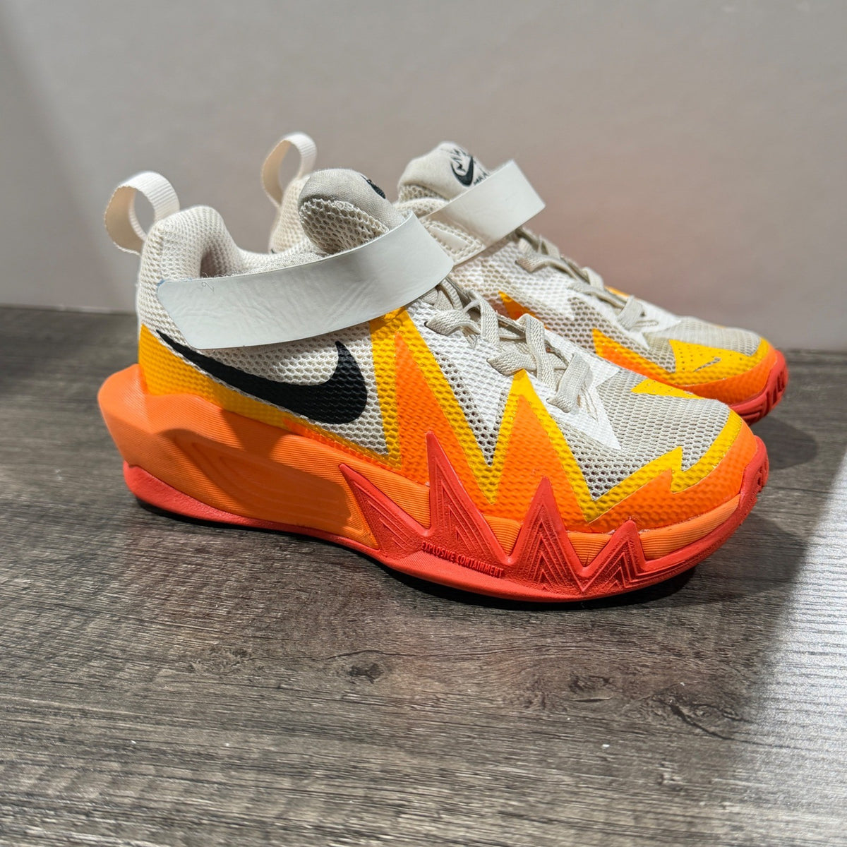 Nike Team Hustle Boys Size 12C Orange Yellow White Basketball Shoes GUC0
