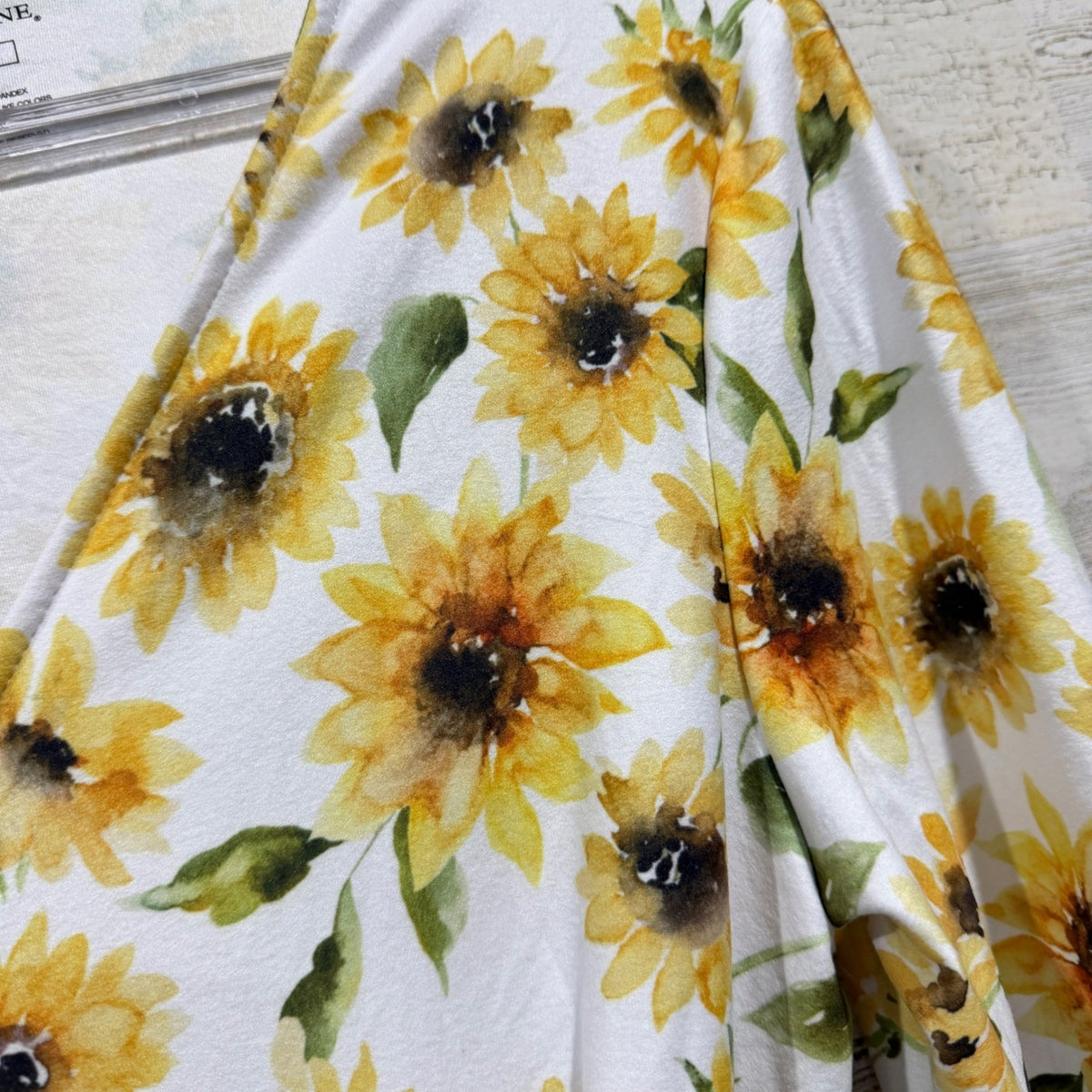 Caden Lane Sunflower Wrap Robe Women One Size White Yellow Floral EUC2