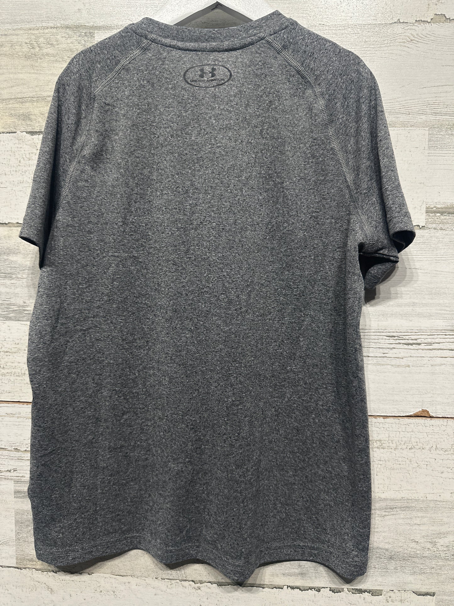 Boys Preowned Size Medium Loose Heatgear Under Armour Grey T-Shirt - Very Good Used Condition