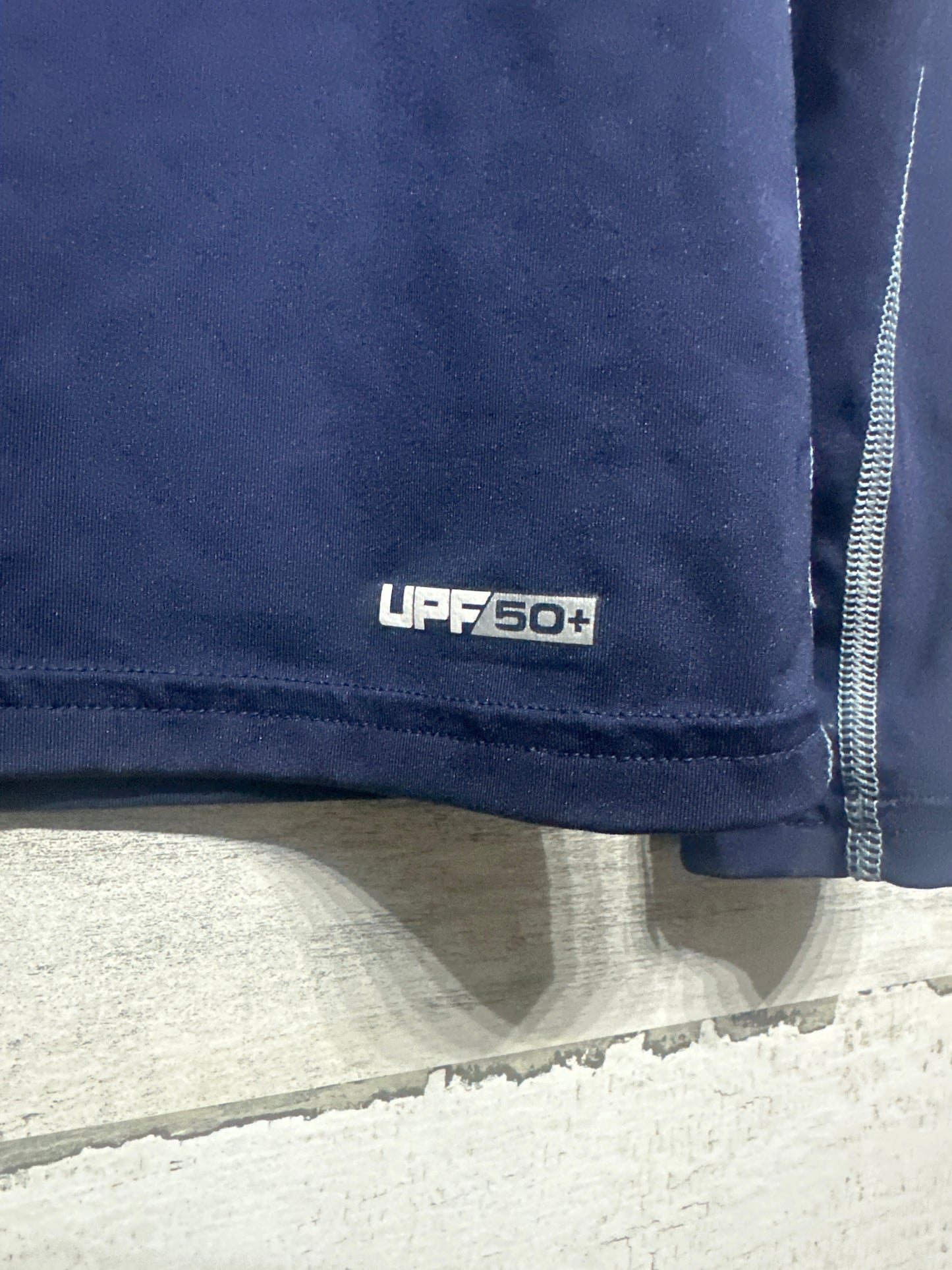 Boys Size XS (7)Under Armour Navy Fitted Heatgear UPF 50 Shirt - Very Good Used Condition