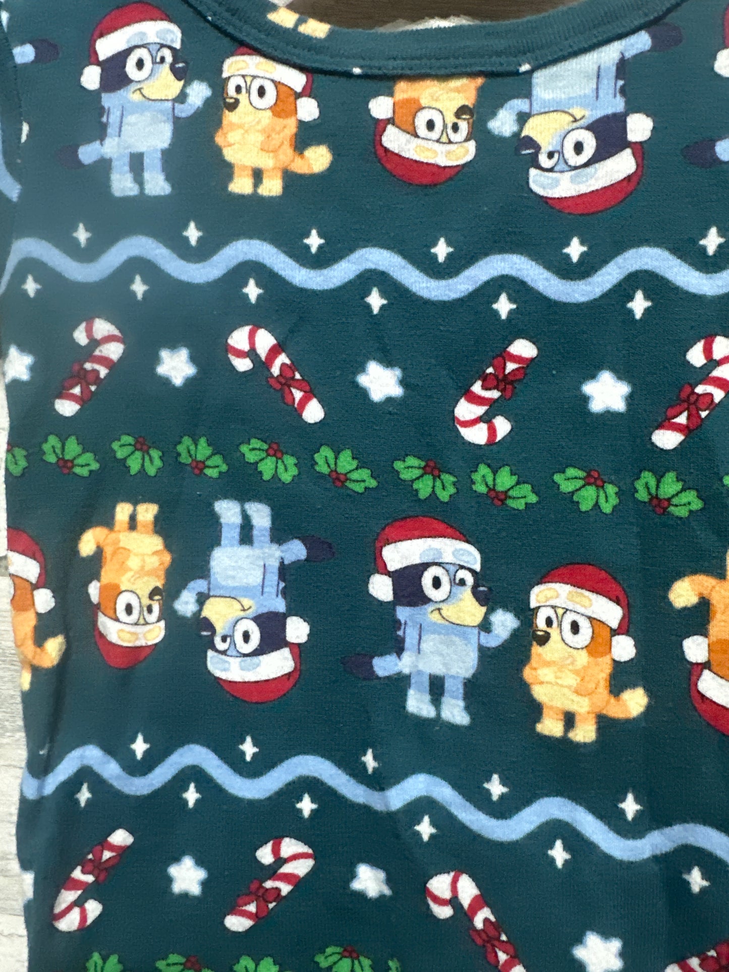 Bluey Holiday Two Piece Pajama Set Toddler 2t GUC