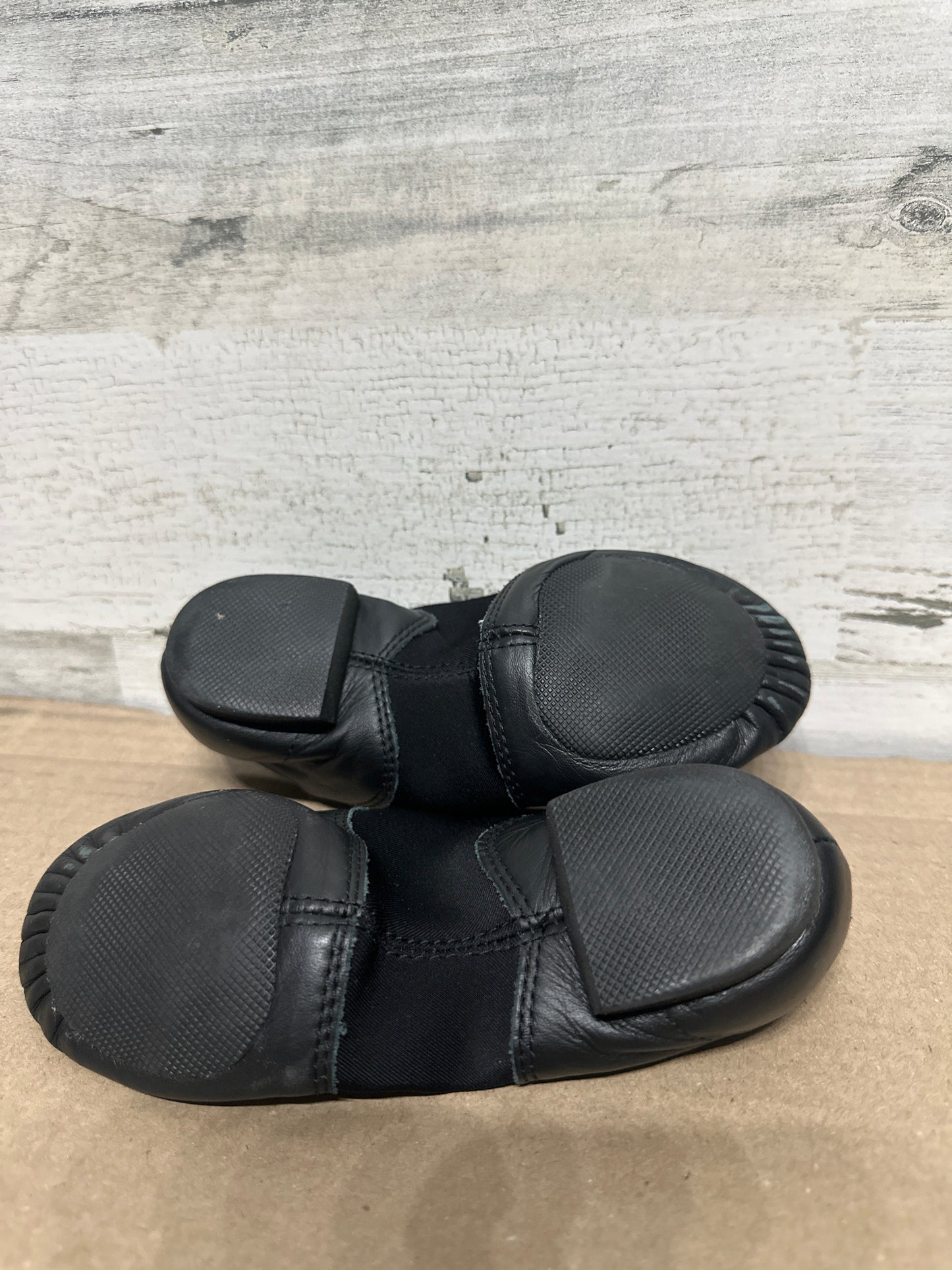 Fit Like 12 kids - marked Size 4M (Youth) Capezio EJ2 Style Black Split Jazz Shoes Shoes - Good Used Condition