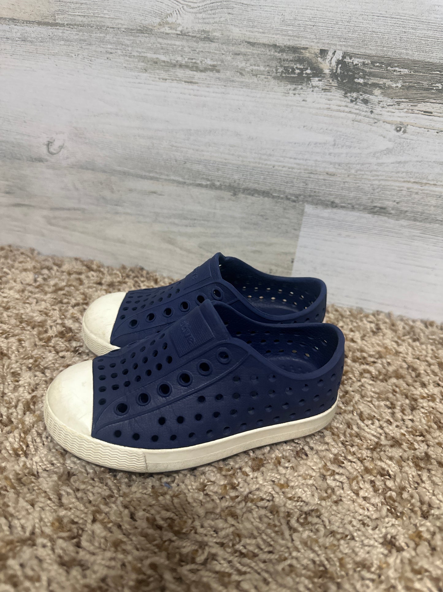 Boys Size 7 Toddler Preowned Navy Native Shoes - Good Used Condition*