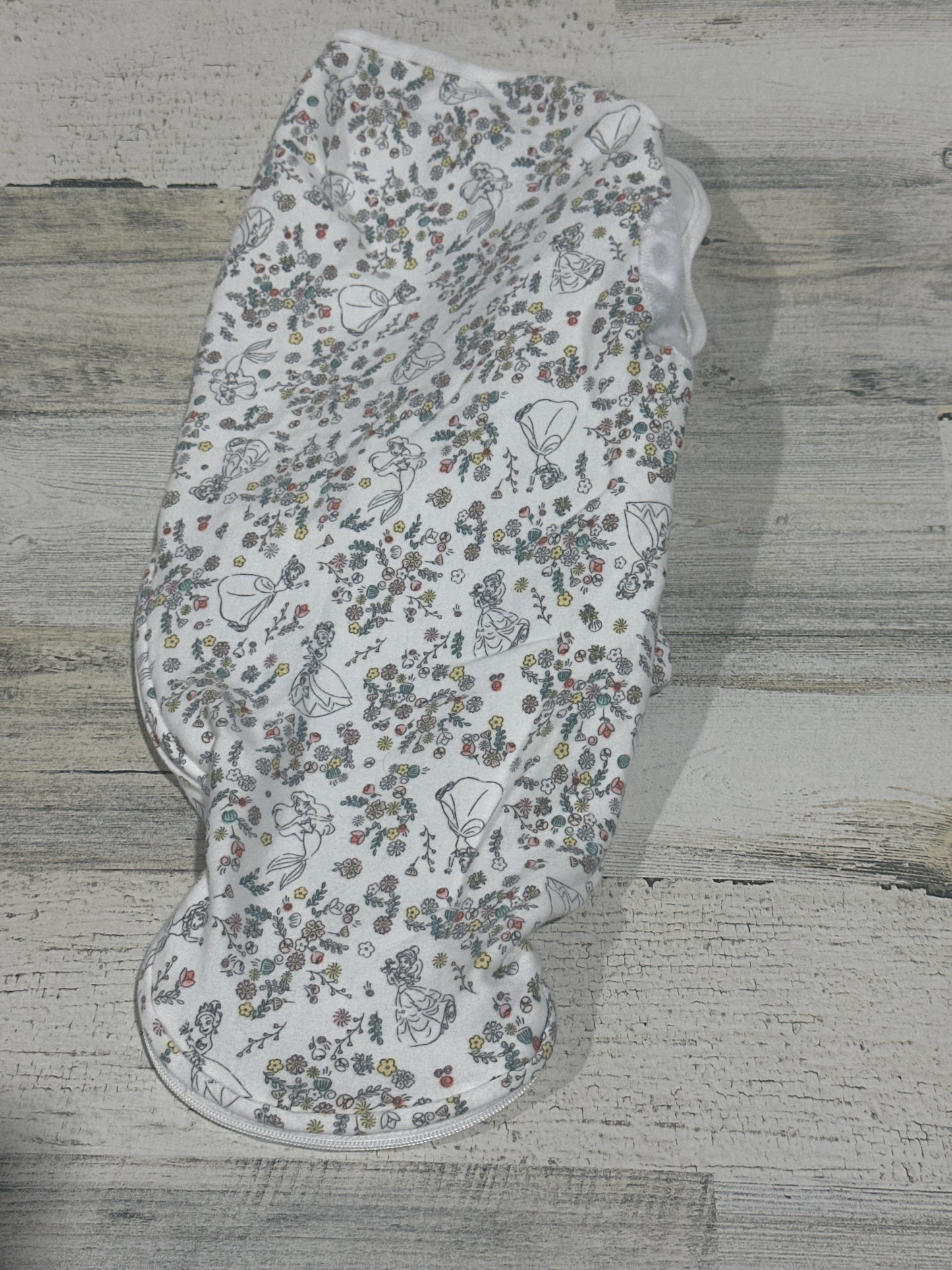 Aden+ Anais Disney Princess Print Velcro Swaddle Blanket - Girls Size 0-3m (7 - 14 lbs) - Very Good Used Condition