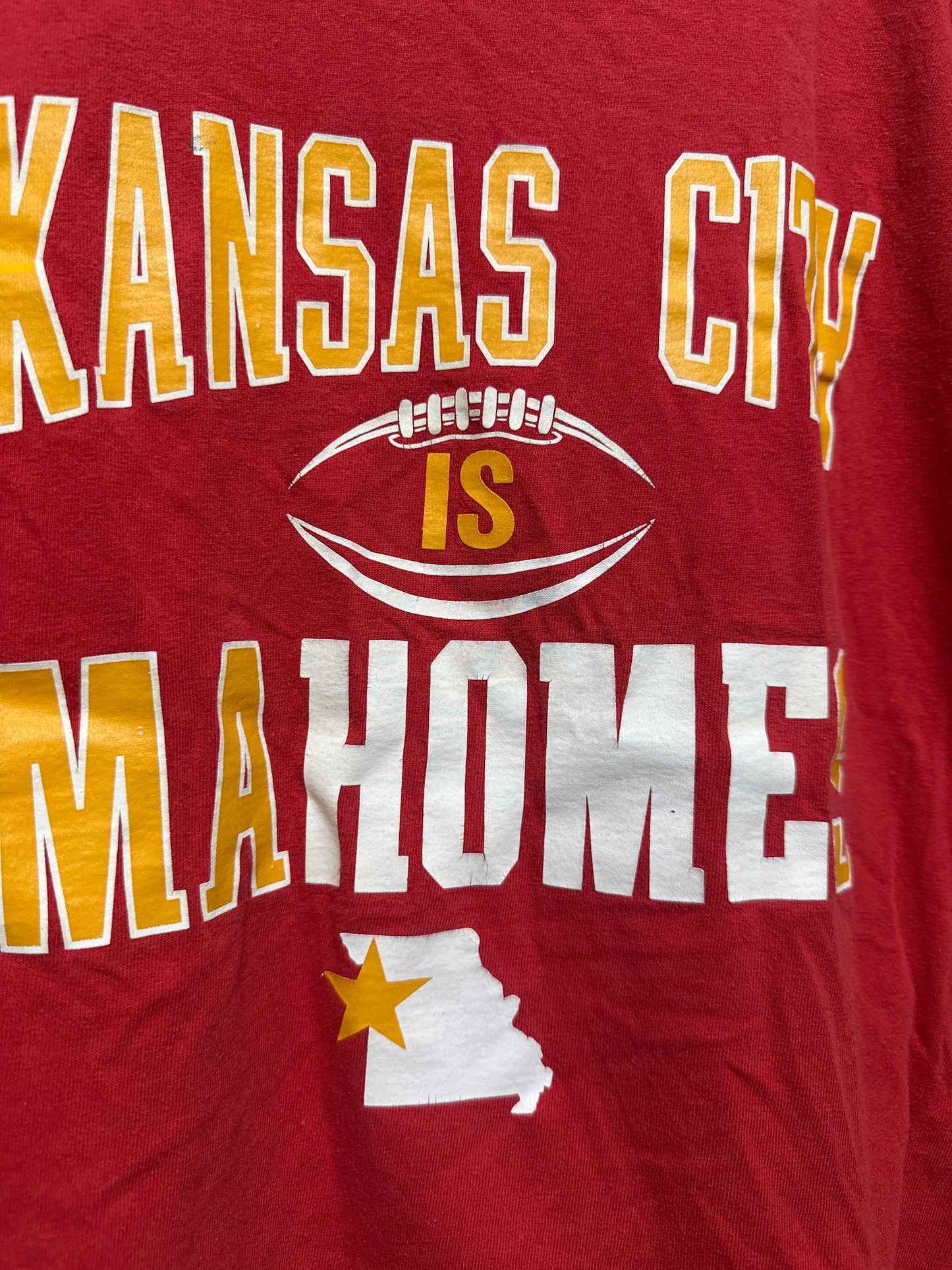 Mahomes Kansas City Chiefs T-Shirt - Boys Size Medium - Good Used Condition