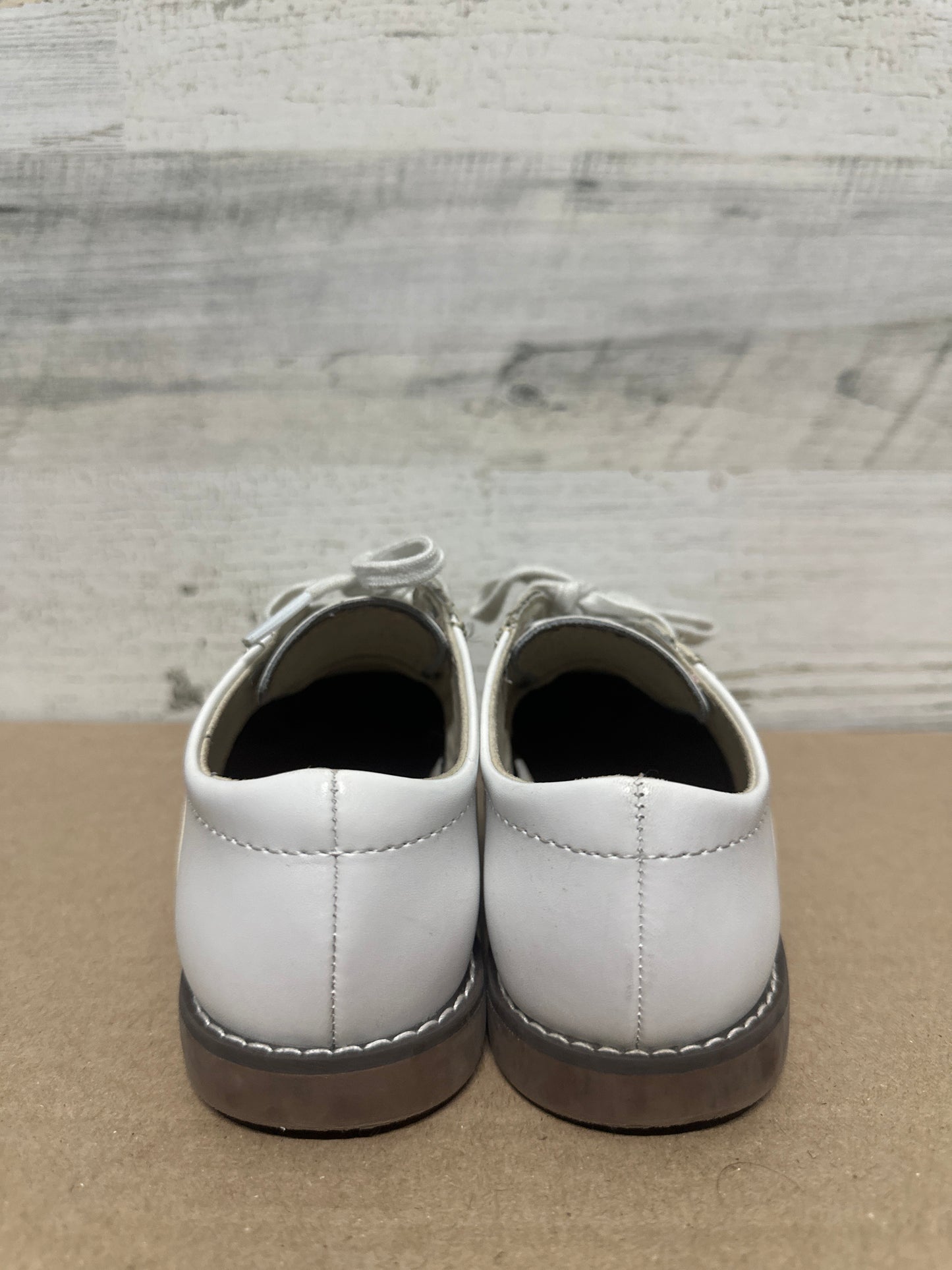 Size 12.5 Medium (Kids) Footmates White/Ecru Shoes - Very Good Used Condition